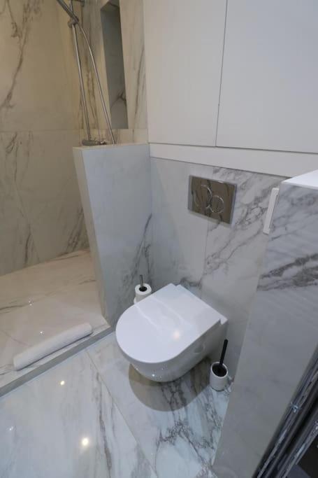 Neuf & Cosy - 2 Chambres - 11E Paris Luaran gambar