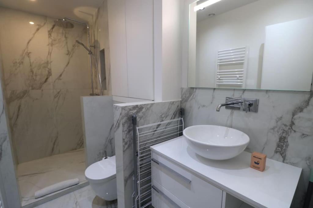 Neuf & Cosy - 2 Chambres - 11E Paris Luaran gambar